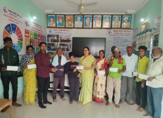 कोटंबा ग्राम पंचायत मध्ये दिव्यांग बांधवाना पाच टक्के टक्के निधीचे वाटप