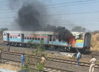 धावत्या जीटी एक्सप्रेसच्या पार्सल डब्याला आग; सुदैवाने मोठी दुर्घटना टळली