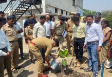 कान्हापुर येथे पोलीसांचा ‘संवाद उपक्रम’; नागरिकांच्या समस्या जाणून तात्काळ निराकरणाचे आश्वासन